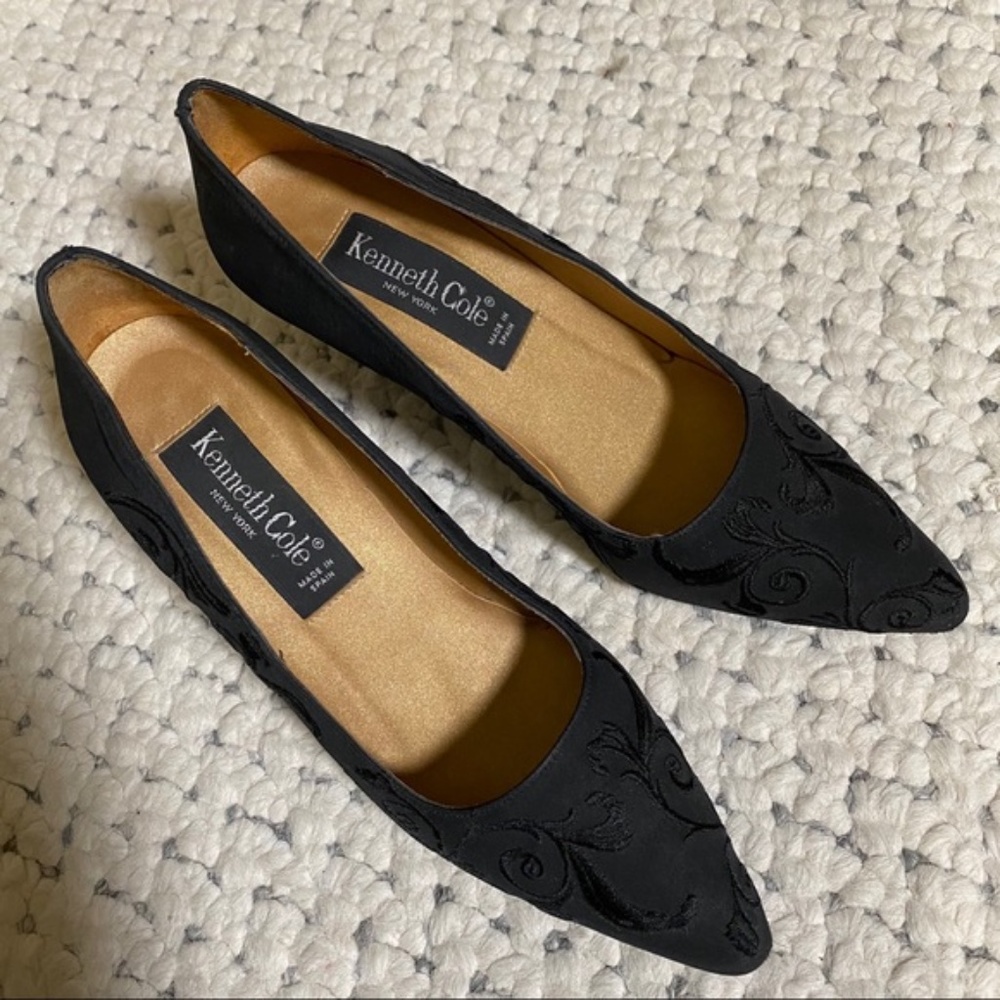 KENNETH COLE Black Embroidered Kitten Heels 6.5 1/2 - Picture 3 of 8